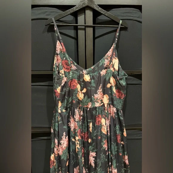 Pinup Couture PUG Amalie Dress In Dark Bella Roses Size 2XL NWT *flaw* - Picture 5 of 10